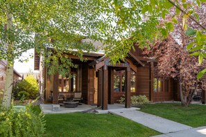 Exterior - Bozeman Bungalow -Convenient and Well Appointed Monthly Rental, 30+ nights (Bozeman)