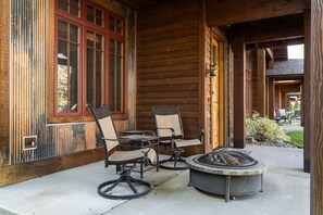 Terrace/patio - Bozeman Bungalow -Convenient and Well Appointed Monthly Rental, 30+ nights (Bozeman)