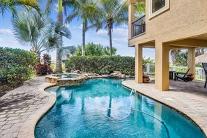 Een verwarmd zwembad