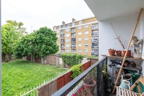 Property grounds - Cosy 1BDR Flat Near Canary Wharf (London)