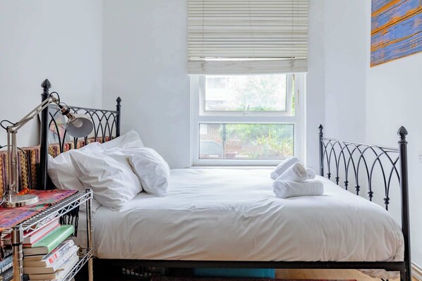 1 bedroom, internet, bed sheets - Cosy 1BDR Flat Near Canary Wharf (London)