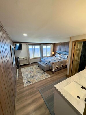 5 bedrooms, travel crib, WiFi, bed sheets