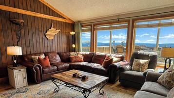 Flat-screen TV, fireplace