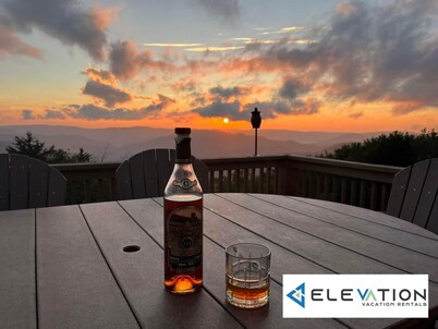 Land's End 3 - The Yeti's Den - Snowshoe, Sunset Views!