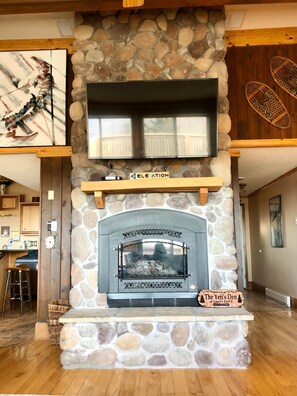 Interior - Land's End 3 - The Yeti's Den - Snowshoe, Sunset Views! (Snowshoe)