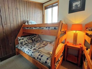 5 bedrooms, WiFi, bed sheets