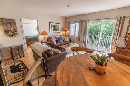 Smart TV, fireplace. Overlooking Loon Mountain’s South Peak, this newly renovated 1BR condo offers indoor and outdoor pools, indoor hot tub, sauna, and game room access—just minutes to hiking and Loon Resort. Coin laundry available on site.