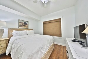 2 bedrooms, WiFi, bed sheets - CAJUN COCKTAIL CONDO! 2BR 2BA @ GRAND PANAMA, Beach Chairs Included!! (Panama City Beach)