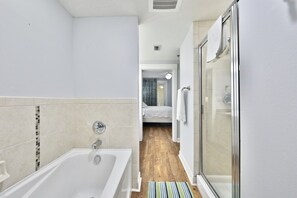 Towels - CAJUN COCKTAIL CONDO! 2BR 2BA @ GRAND PANAMA, Beach Chairs Included!! (Panama City Beach)
