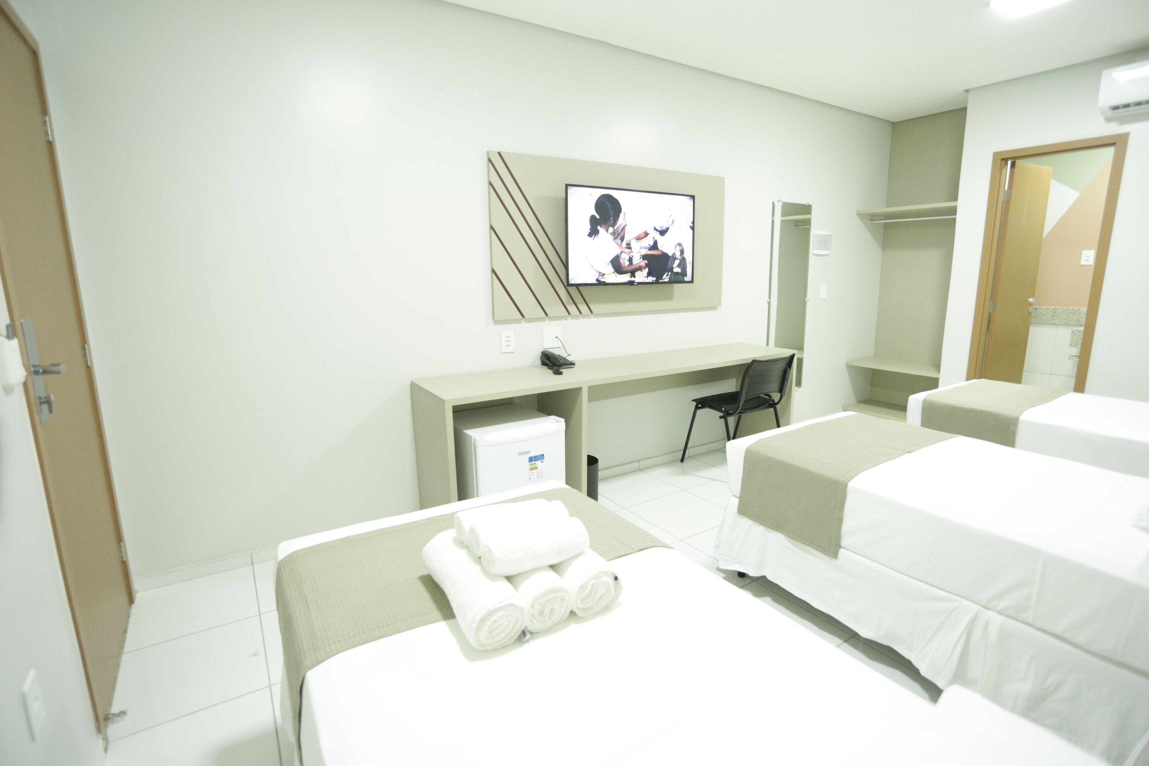 standard triple room | 1 bedroom, pillow-top beds, minibar, in-room safe