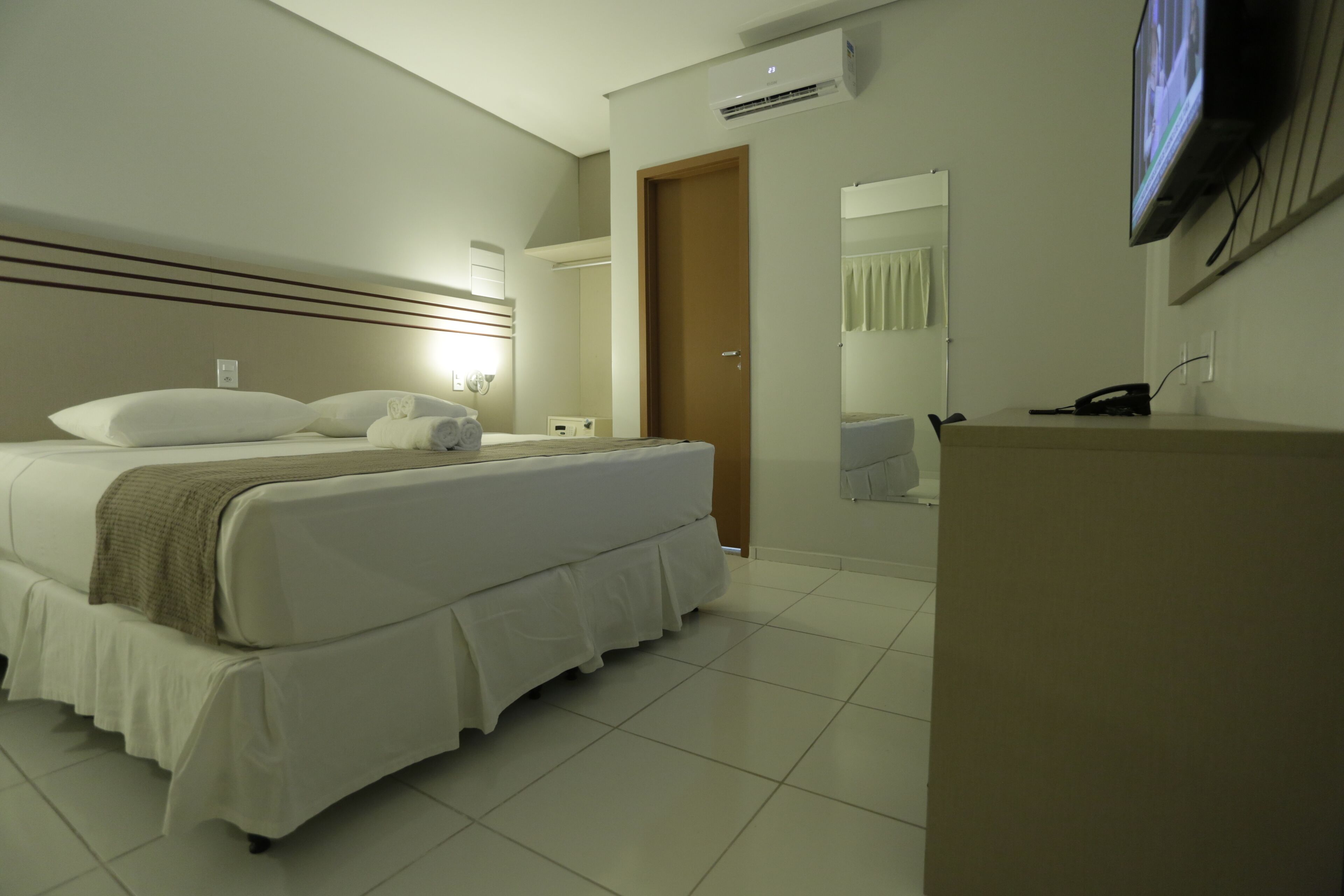standard double room | 1 bedroom, pillow-top beds, minibar, in-room safe