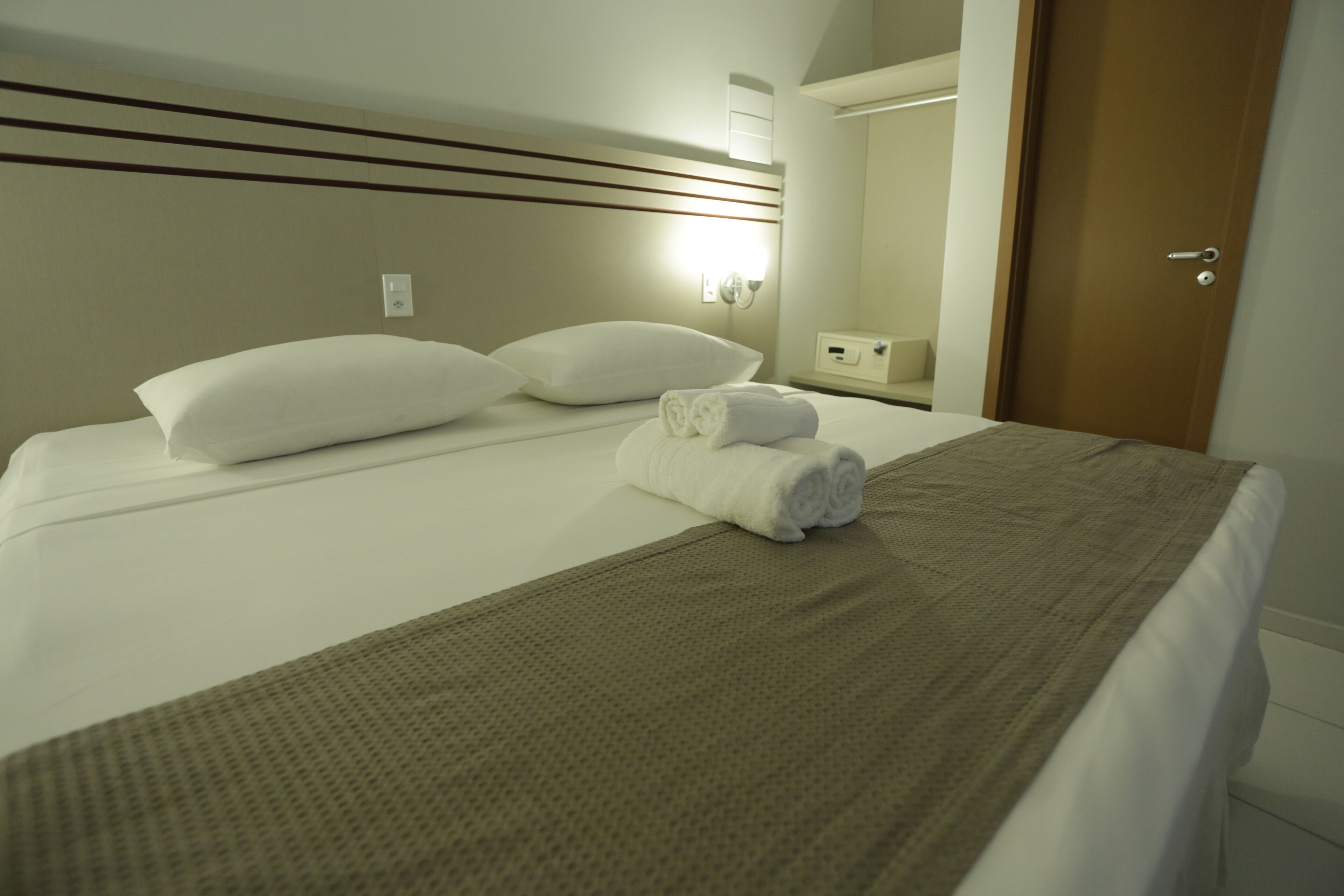 standard double room | 1 bedroom, pillow-top beds, minibar, in-room safe