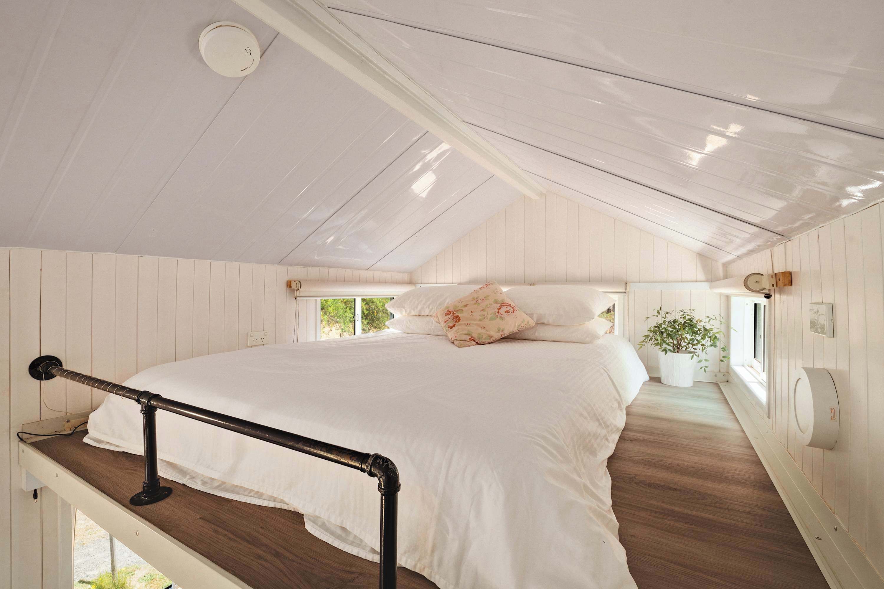 1 bedroom, travel cot, bed sheets