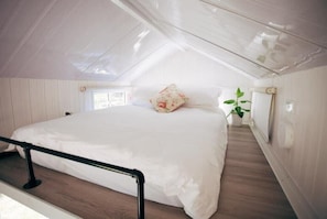 1 bedroom, travel crib, bed sheets
