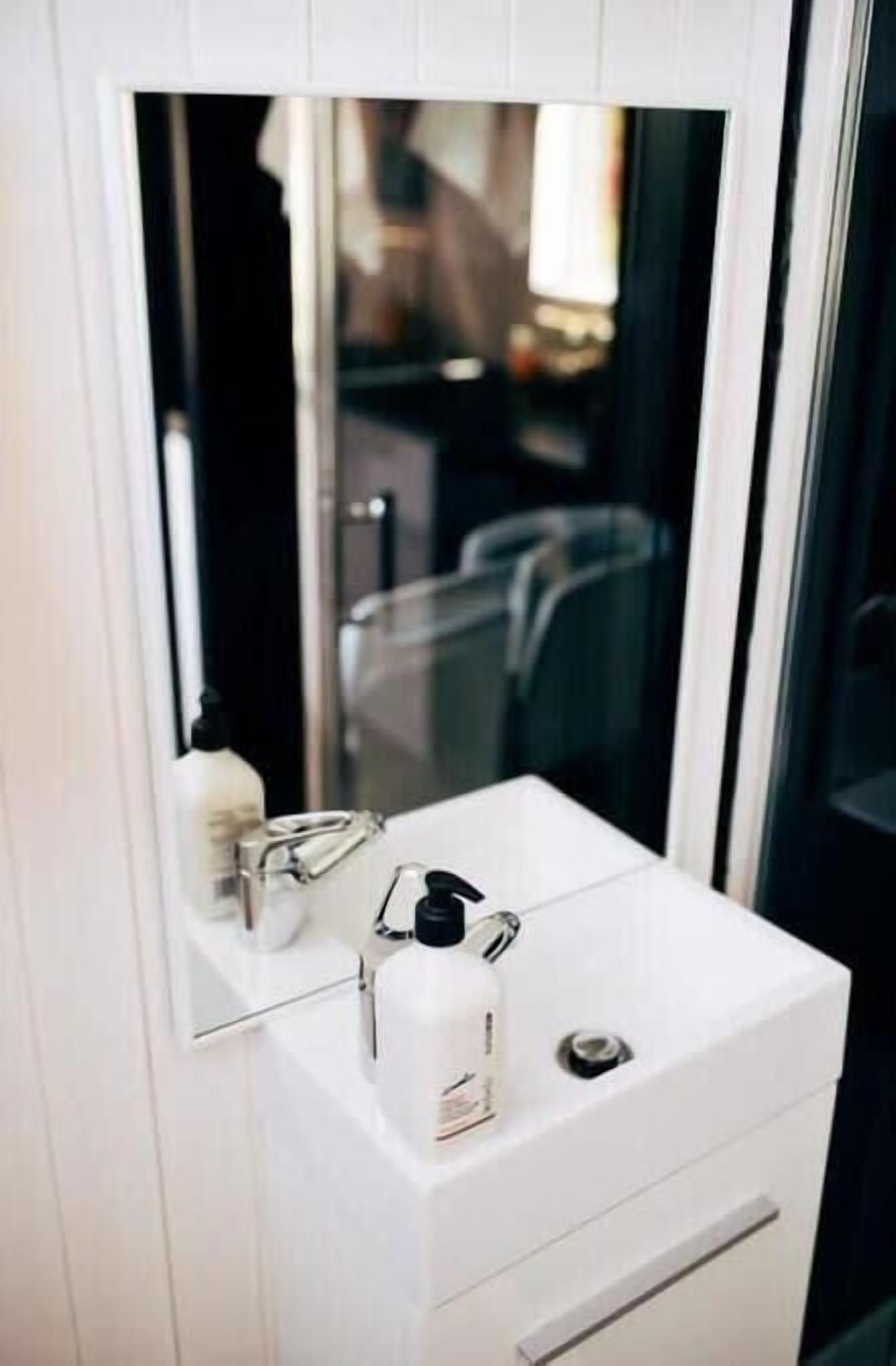 Shower, towels, shampoo