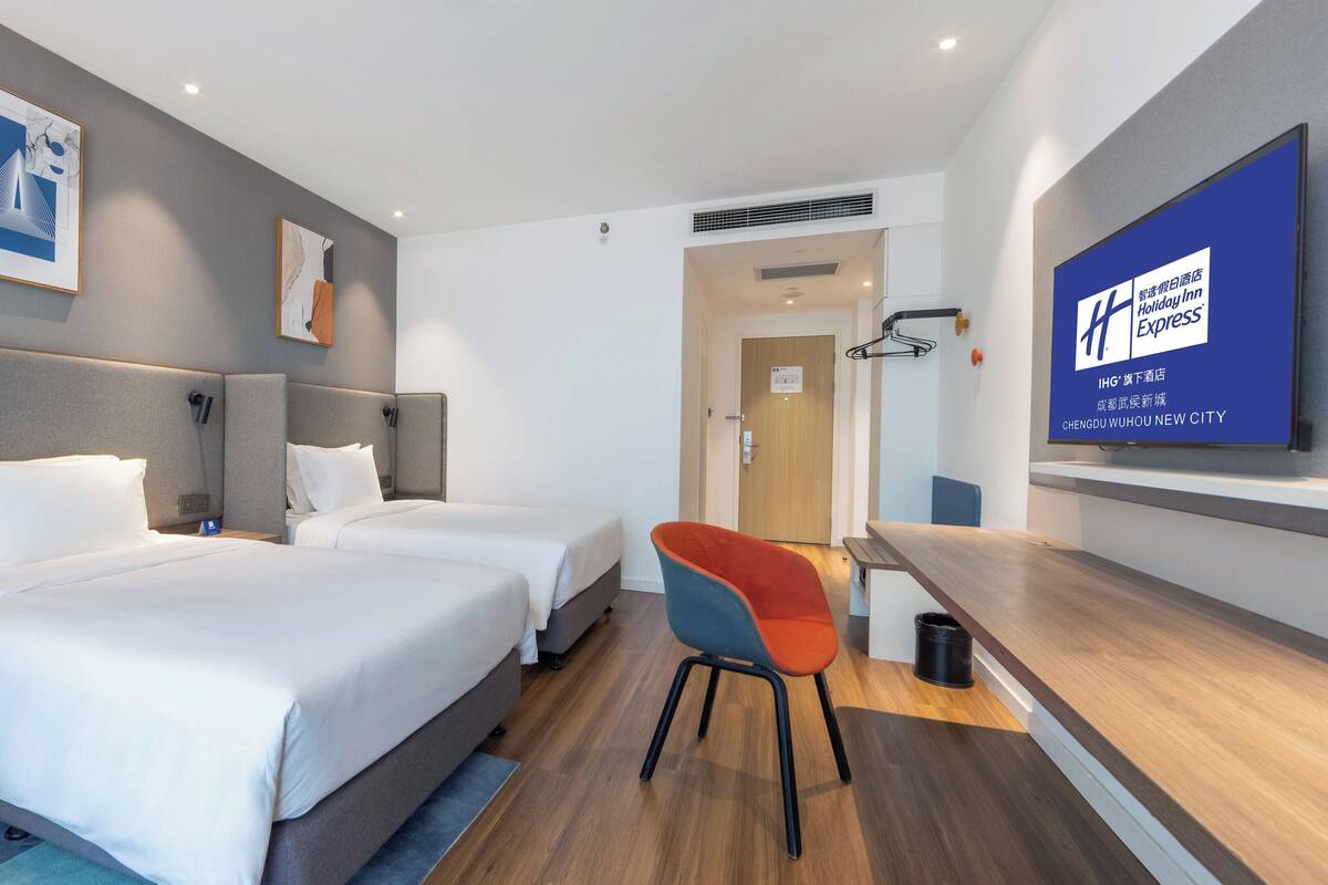 Standardrum - 2 enkelsängar (High Floor) | 1 sovrum, minibar och värdeförvaringsskåp på rummet
