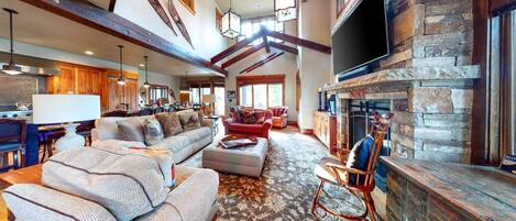 تلفزيون ذكي، مدفأة، مشغل دي في دي