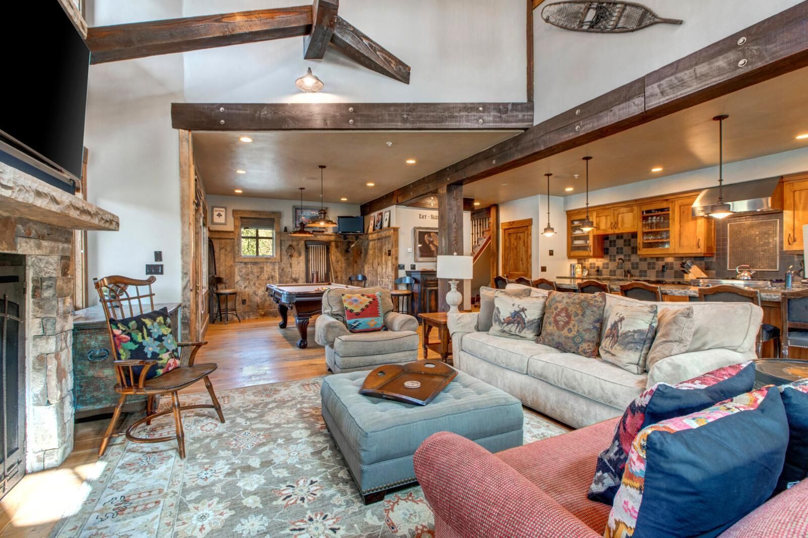 Smart TV, fireplace, DVD player