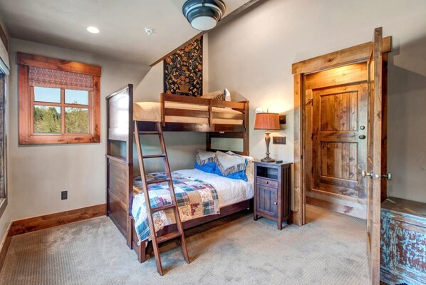 4 bedrooms, iron/ironing board, travel cot, free WiFi