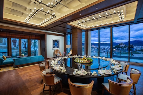 Breakfast, lunch and dinner served