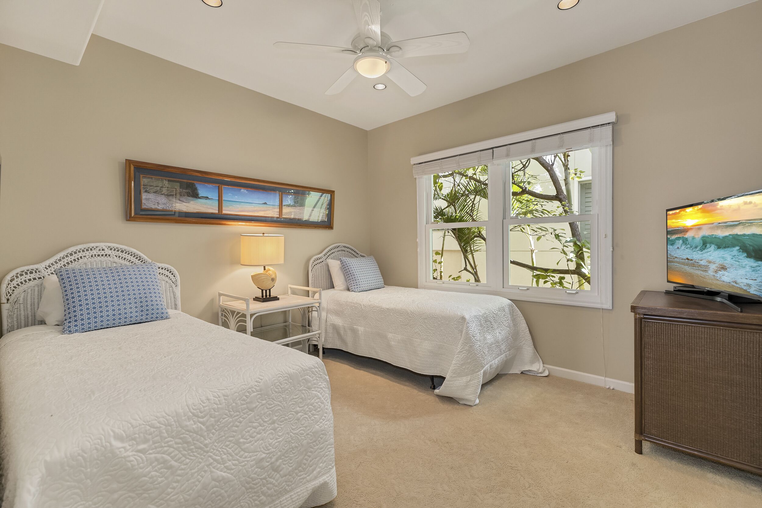 3 bedrooms, iron/ironing board, internet, bed sheets