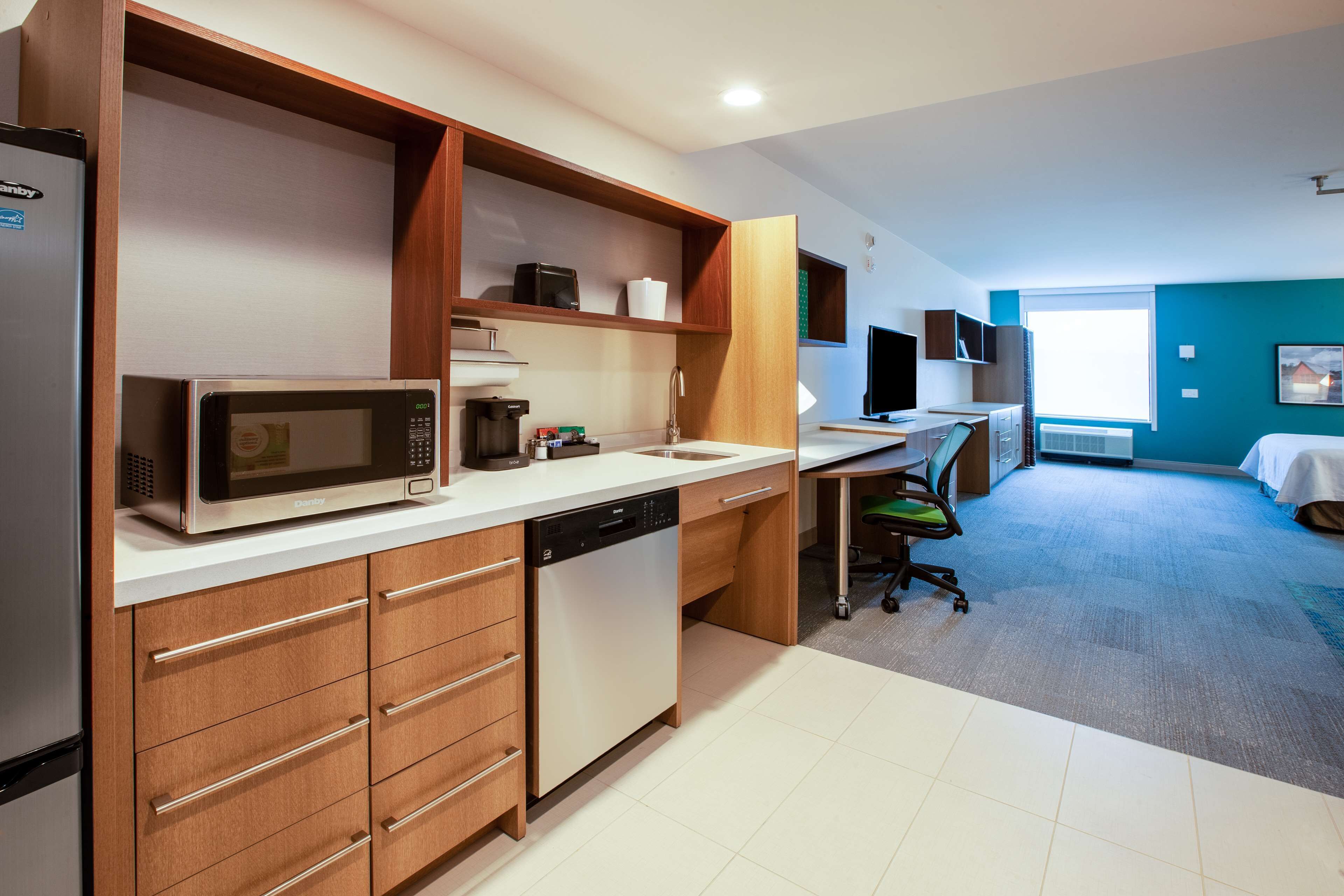 studio, 1 king bed, accessible, non smoking (roll-in shower) | bed sheets