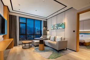 Suite Deluxe, 1 très grand lit | Minibar, décoration personnalisée, ameublement personnalisé, bureau