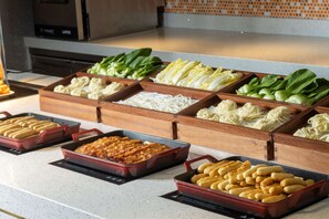 Daily cooked-to-order breakfast for a fee - Hilton Garden Inn Guizhou Maotai Town (Zunyi)