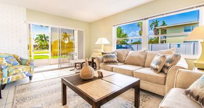 Luxury escape, clean, 1.5 ml to beach & Eckerd, cozy, roomy, family friendly