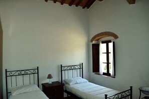 2 habitaciones, tabla de planchar con plancha y wifi gratis 