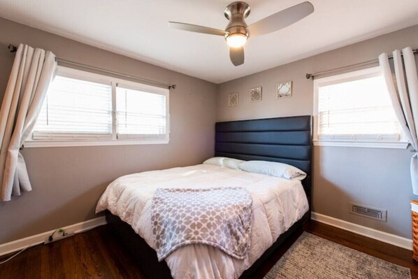 4 bedrooms, desk, iron/ironing board, WiFi