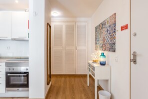 Kjøleskap, mikrobølgeovn, ovn og oppvaskmaskin