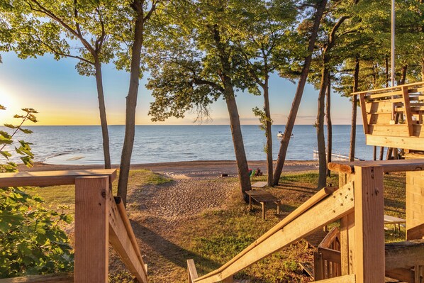 Beach nearby, sun-loungers
