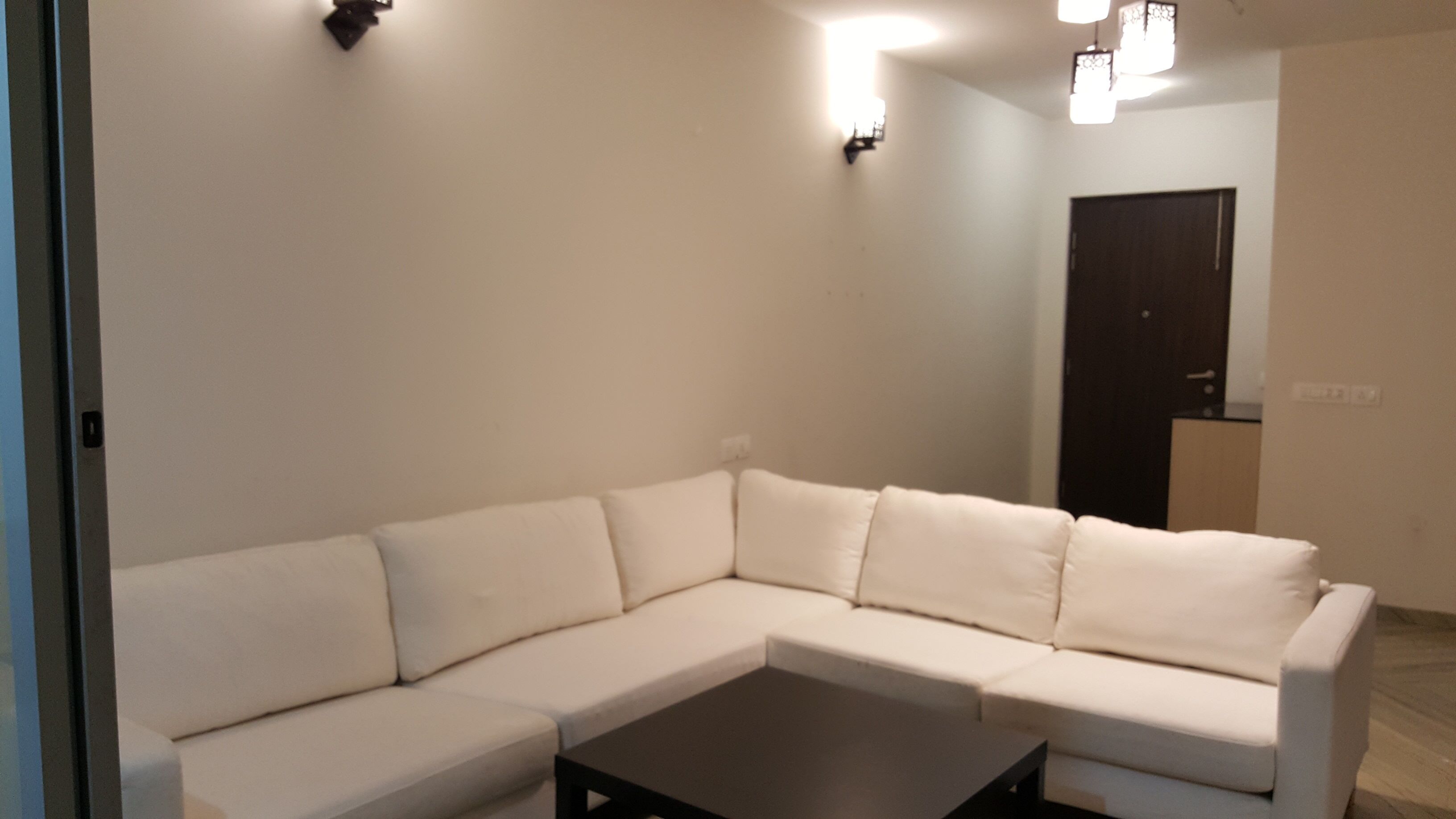 Fernseher, Kamin, Bücher