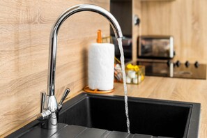 雪櫃、微波爐、焗爐、爐具