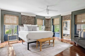 10 bedrooms, iron/ironing board, travel cot, WiFi - The Inns | HUGE 10 Bedroom with Speakeasy Bar (Charleston)