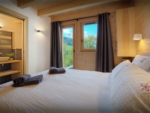 4 chambres, fer et planche à repasser, Wi-Fi, draps fournis