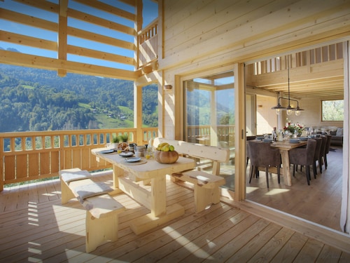 Chalet Belle Cour - Manigod ski base for 10, mountain views - OVO Network