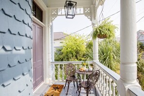 Outdoor dining - The Monroe | 5BR - Voted Best of Charleston! (Charleston)