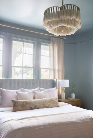 5 bedrooms, iron/ironing board, travel crib, WiFi