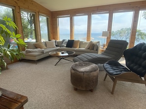 Smart TV, fireplace - The raw beauty of Georgian Bay waterfront home (Tiny)