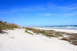 Chaise longue, serviettes de plage