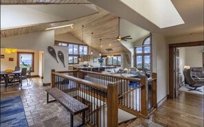 Interior - Majestic Mountaintop Retreat! Luxury in a serene setting All seasons family fun (Cotopaxi)