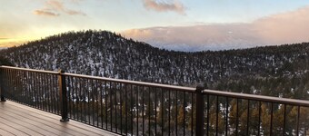 Majestic Mountaintop Retreat! Luxury in a serene setting All seasons family fun