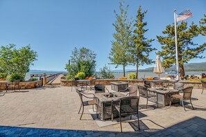 Outdoor dining - Lakefront retreat with shared pool, hot tub, & sauna - near shopping & skiing (South Lake Tahoe)