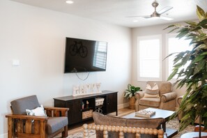 Una televisión, un reproductor de DVD