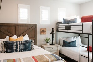 2 bedrooms, iron/ironing board, travel cot, free WiFi