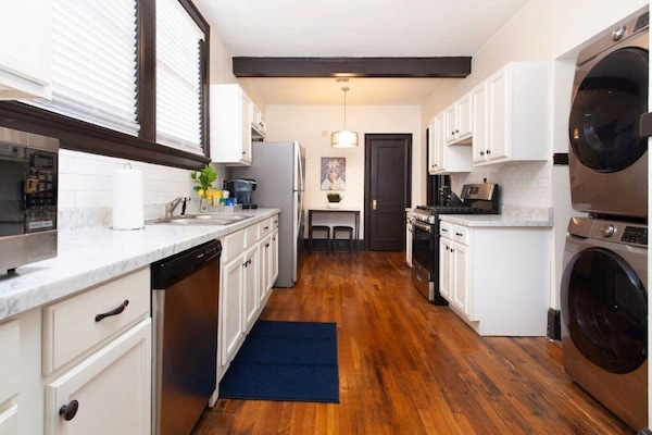 Fridge, oven, stovetop