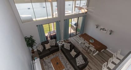 Beautiful Remodeled Luxury Waterfront Property- 3BR/2.5 bath-Sleeps 11!!!