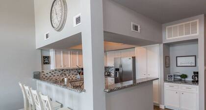 Beautiful Remodeled Luxury Waterfront Property- 3BR/2.5 bath-Sleeps 11!!!